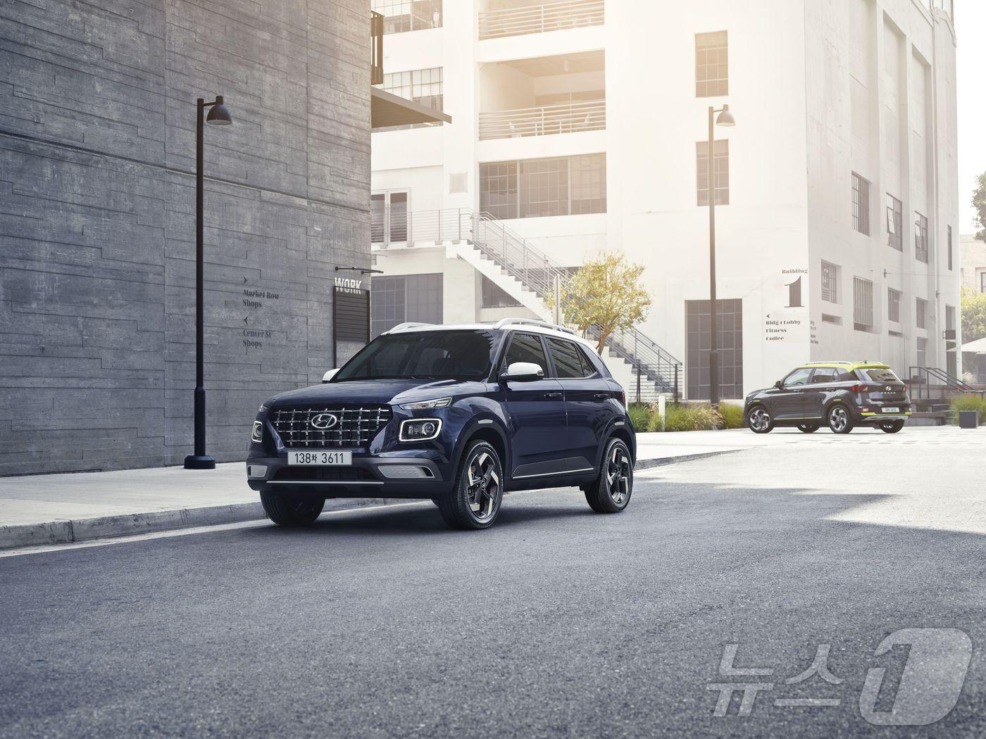 본문 이미지 - 현대차의 소형 SUV '2025 베뉴'.(현대차 제공) 