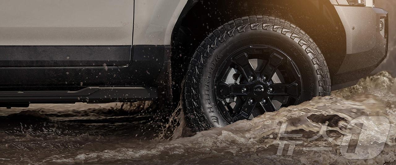 본문 이미지 - 기아 타스만에 장착한 한국타이어의 '다이나프로 AT2 익스트림'.(한국타이어 제공) 