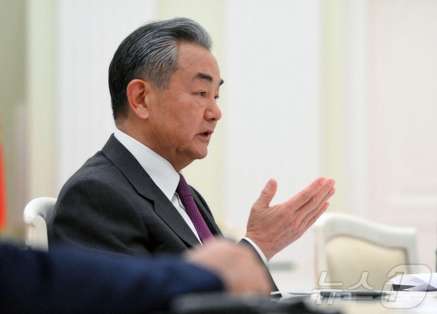 본문 이미지 - 왕이 중국 외교부장. 2025.04.02 ⓒ AFP=뉴스1 ⓒ News1 우동명 기자