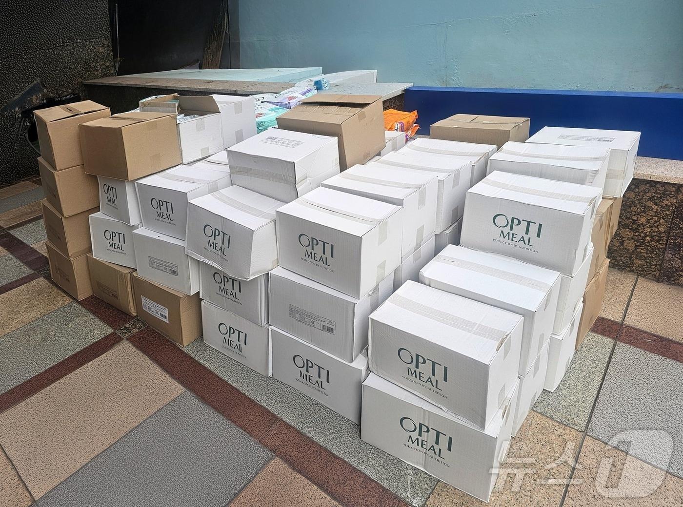 본문 이미지 - 케어사이드가 영남 지역 산불 피해 반려동물들을 위해 사료를 기부했다(케어사이드 제공). ⓒ 뉴스1