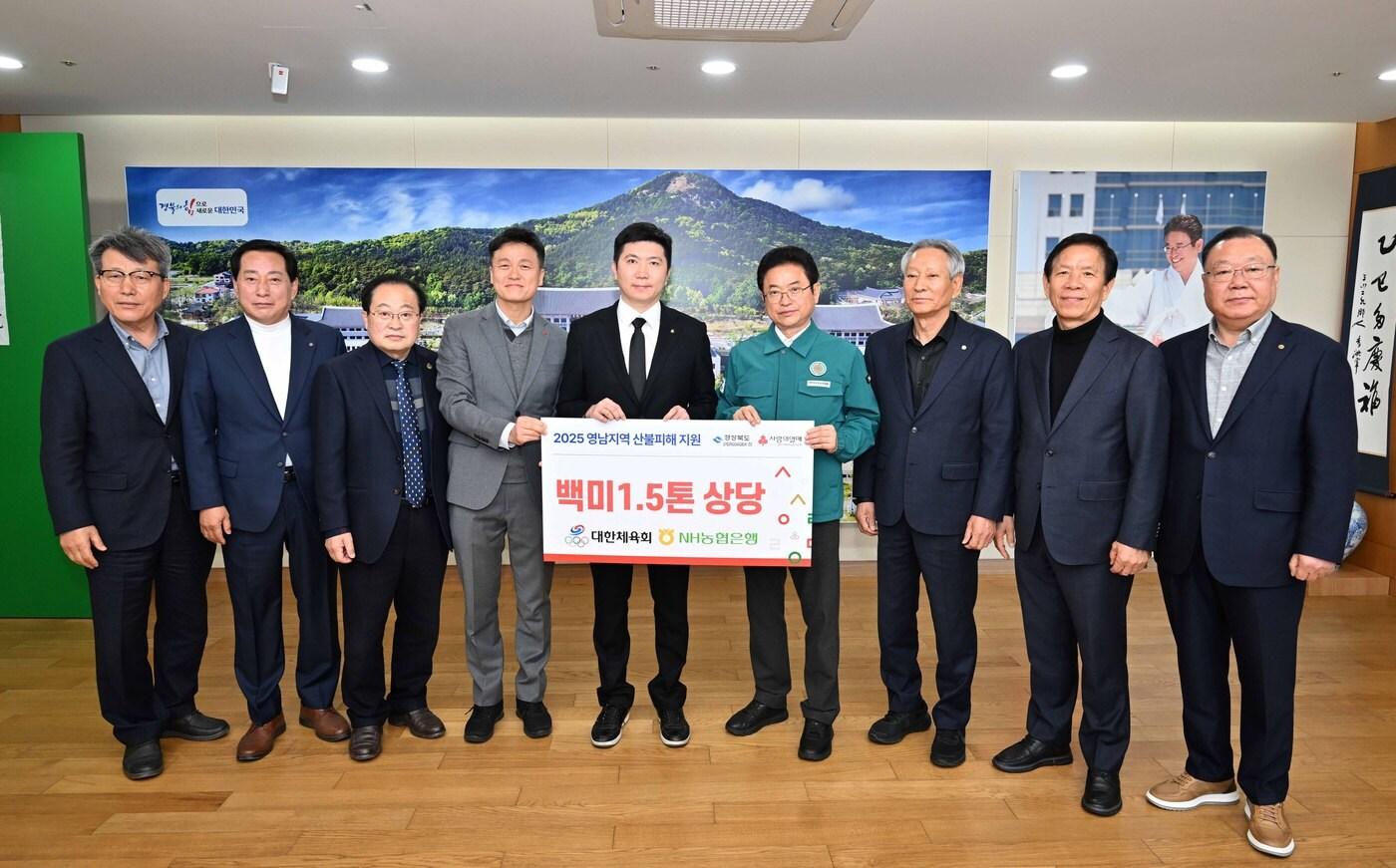 유승민 대한체육회장이 산불로 큰 피해를 입은 경북을 찾아가 위로했다. &#40;대한체육회 제공&#41;