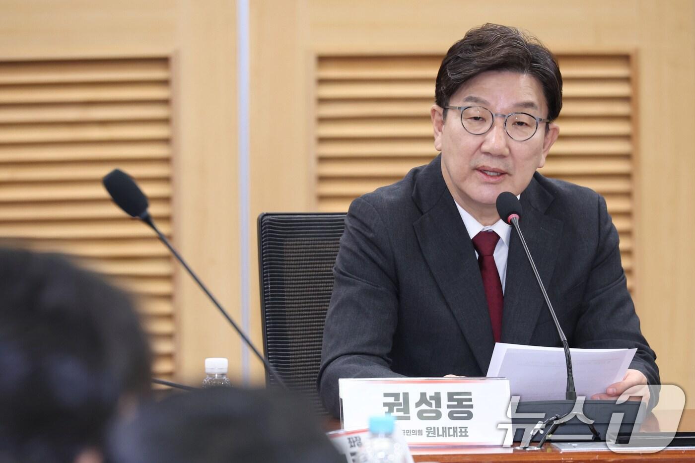 권성동 국민의힘 원내대표가 2일 오전 서울 여의도 국회 의원회관에서 열린 AI강국을 위한 개인정보 활용 방안 세미나에서 축사하고 있다. 2025.4.2/뉴스1 ⓒ News1 이광호 기자