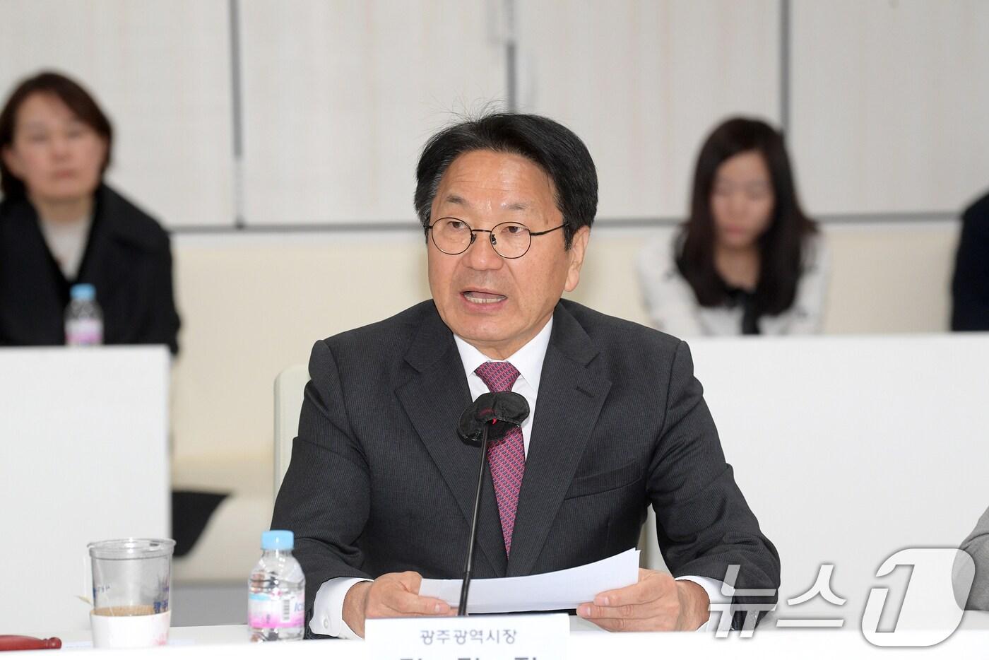 강기정 광주시장이 2일 오전 시청 중회의실에서 열린 2025년 제2차 노사민정협의회 회의에 참석해 회의를 주재하고 있다.&#40;광주시 제공. 재판매 및 DB 금지&#41; ⓒ News1 박준배 기자