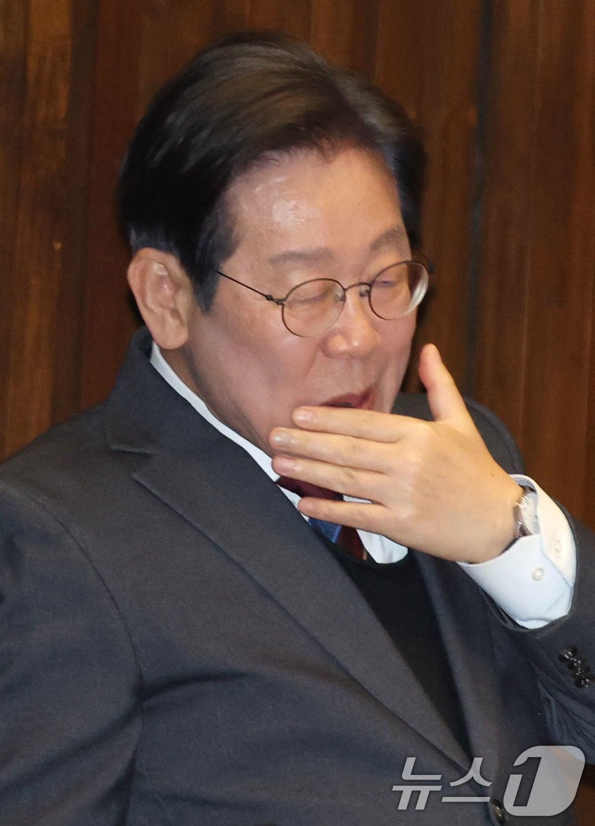 본문 이미지 - 이재명 더불어민주당 대표가 2일 오후 서울 여의도 국회에서 열린 본회의에 참석해 있다. 2025.4.2/뉴스1 ⓒ News1 이광호 기자