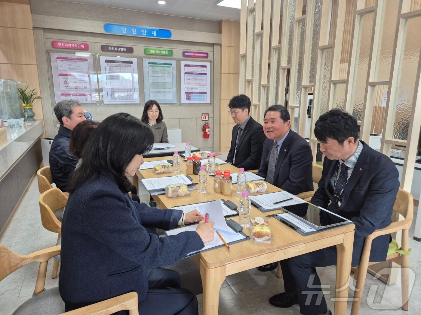 본문 이미지 - 신경호 강원특별자치도교육감, 강원교육콜센터 전문상담원 간담회.(도교육청 제공, 재판매 및 DB금지)