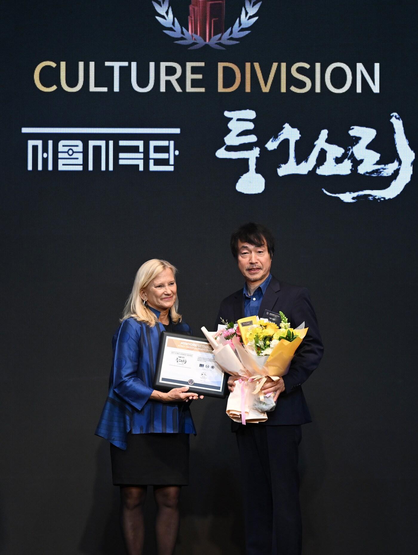 본문 이미지 - 서울시극단의 연극 &#39;퉁소소리&#39;가 &#39;2025 대한민국 국가브랜드대상&#39; 문화 분야 작품 부문에서 대상을 받았다.&#40;세종문화회관 제공&#41;