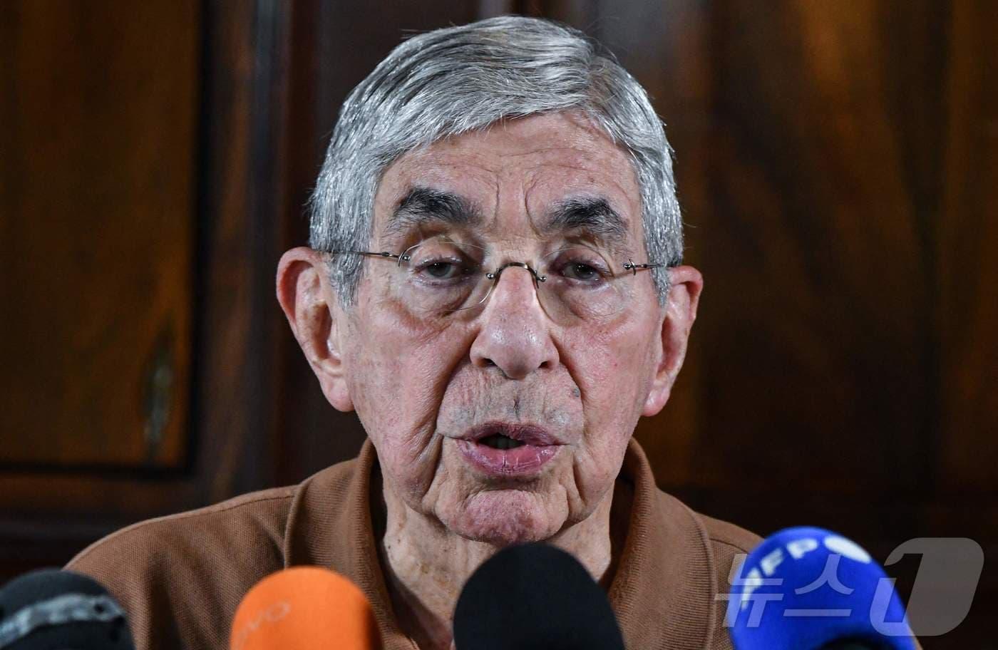 1일(현지시간) 오스카르 아리아스 전 코스타리카 대통령이 코스타리카 산호세에서 열린 기자회견에서 연설하고 있다. 25.04.01 ⓒ AFP=뉴스1 ⓒ News1 김예슬 기자