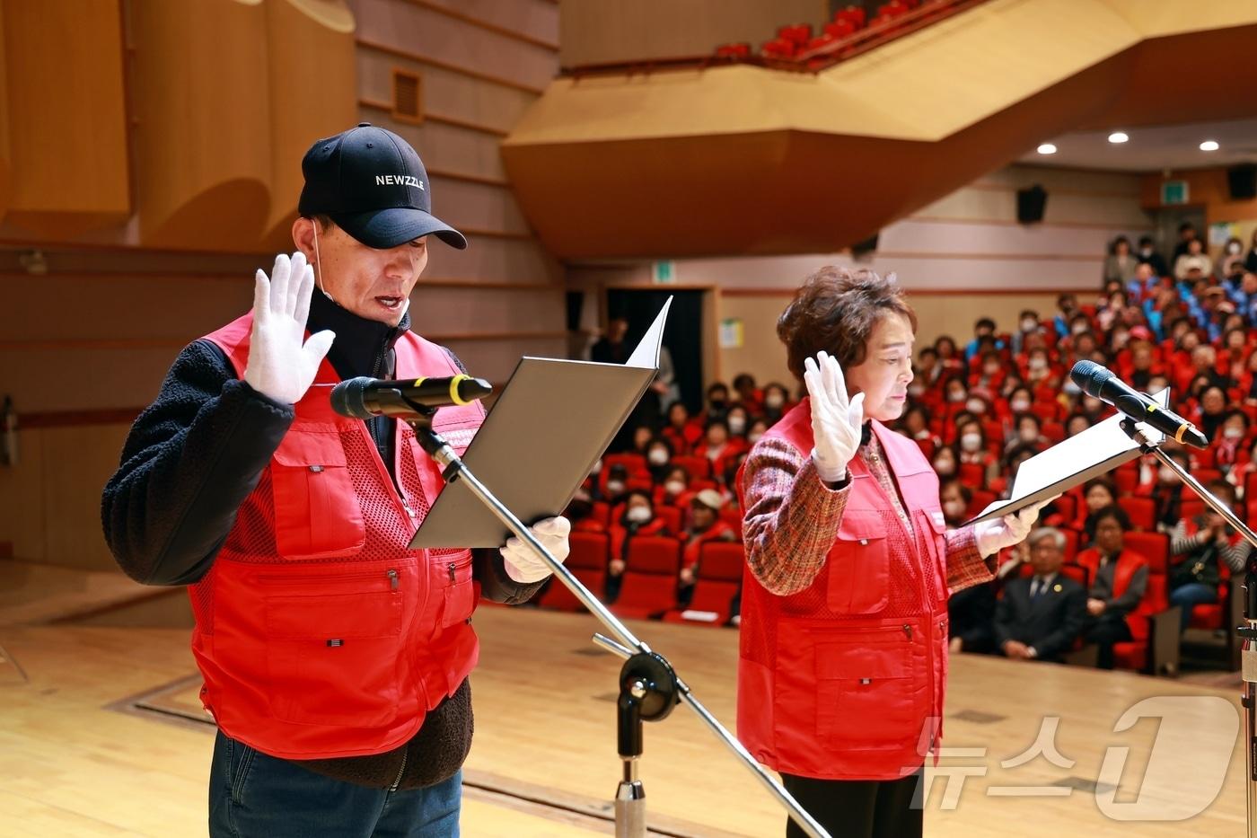 강원 태백시가 2일 오후 2시 태백문화예술회관 대공연장에서 '2025년 노인일자리 및 사회활동지원 사업 발대식'을 열었다. (태백시 제공. 재판매 및 DB금지) 2025.4.2/뉴스1