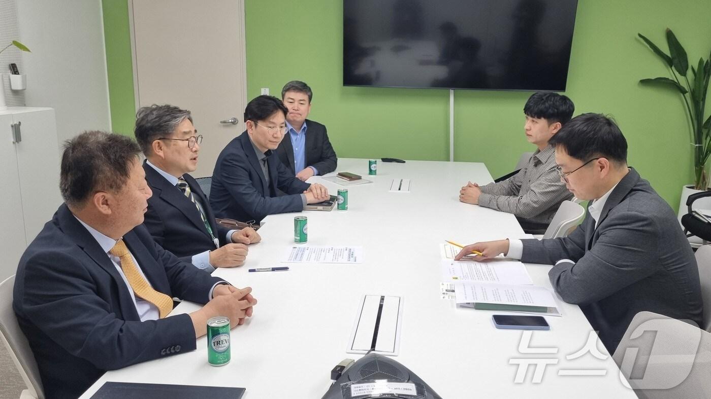 공동건의문 제출 모습.(전남도 제공. 재판매 및 DB금지) 2025.4.2/뉴스1