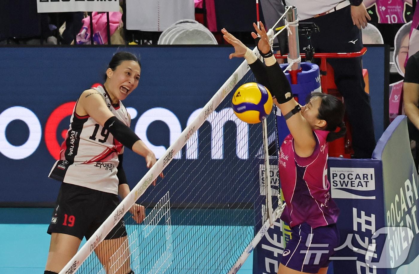 은퇴를 선언한 표승주(왼쪽)2025.4.2/뉴스1 ⓒ News1 장수영 기자