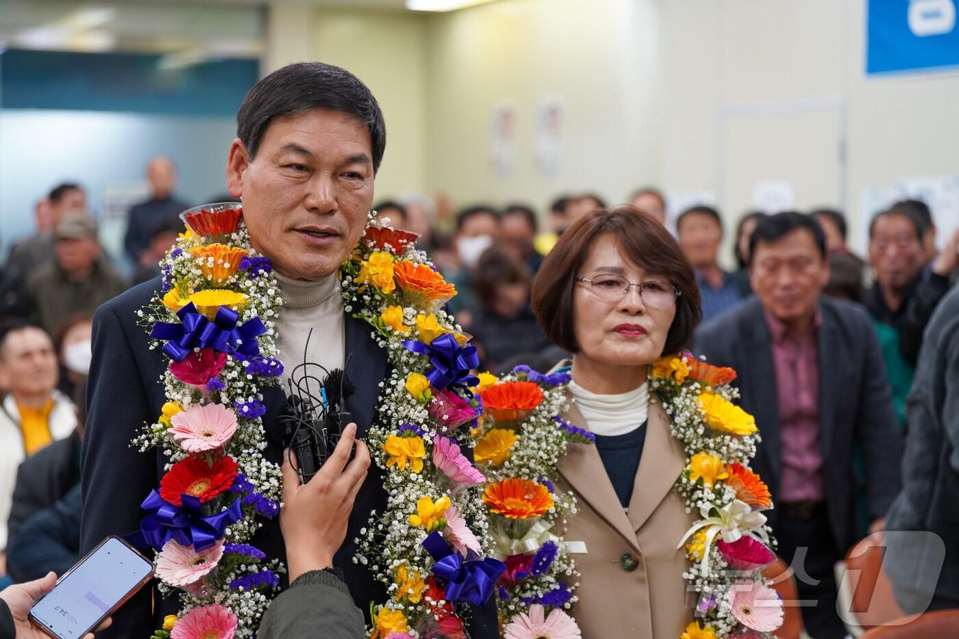 조국혁신당 후보로 출마해 당선된 정철원 전남 담양군수 당선인이 당선 소감을 밝히고 있다.&#40;캠프 제공. 재배포 및 DB 금지&#41; ⓒ News1 서충섭 기자