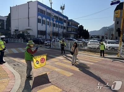 본문 이미지 - 어린이보호구역 보행지도.(강원경찰청 제공. 재판매 및 DB금지)/뉴스1