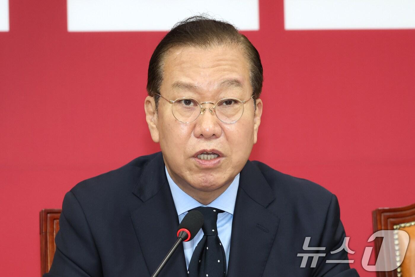 권영세 국민의힘 비상대책위원장이 21일 오전 서울 여의도 국회에서 열린 비상대책위원회의에서 발언하고 있다. 2025.4.21/뉴스1 ⓒ News1 이광호 기자