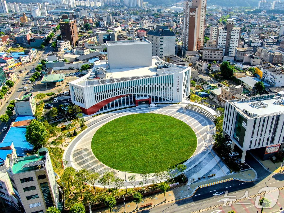 본문 이미지 - 제천예술의전당 전경/뉴스1 