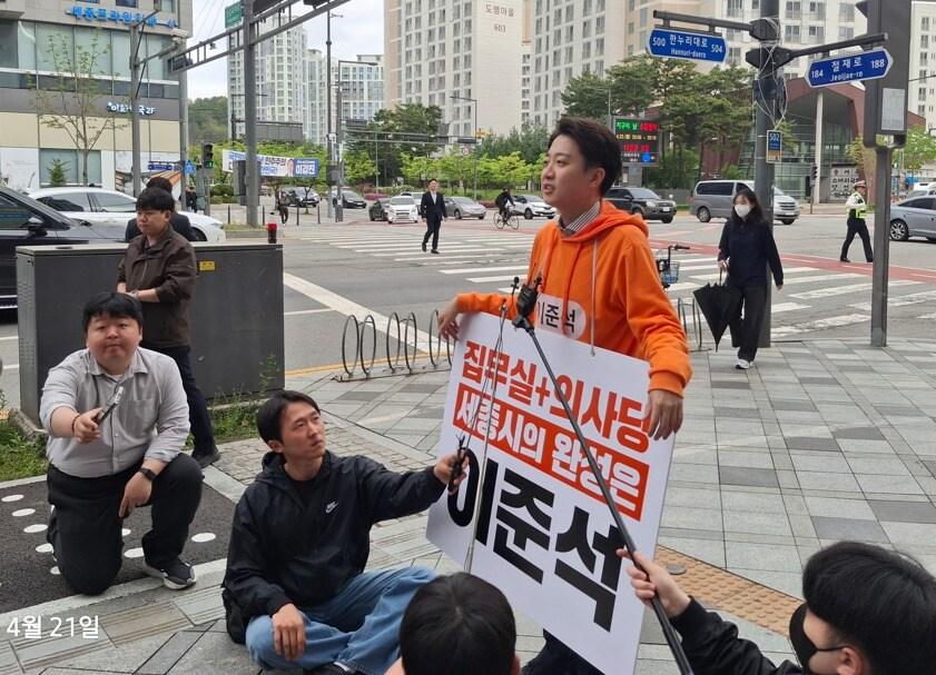 본문 이미지 -  21일 오전 세종을 찾은 이준석 개혁신당 대선 후보. (개혁신당 제공.  재판매 및 DB금지)