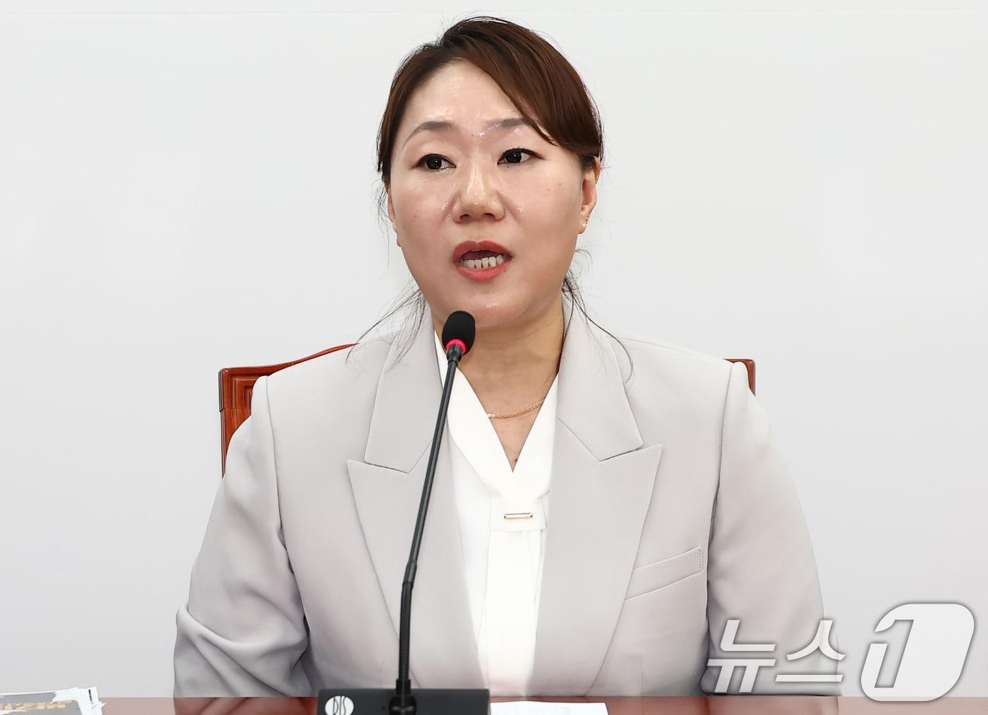 본문 이미지 - 명태균 씨가 운영한 여론조사업체 미래한국연구소 전 부소장이자 공익제보자인 강혜경 씨가  23일 대구경창청에 참고인 조사를 받는다. ⓒ News1 DB