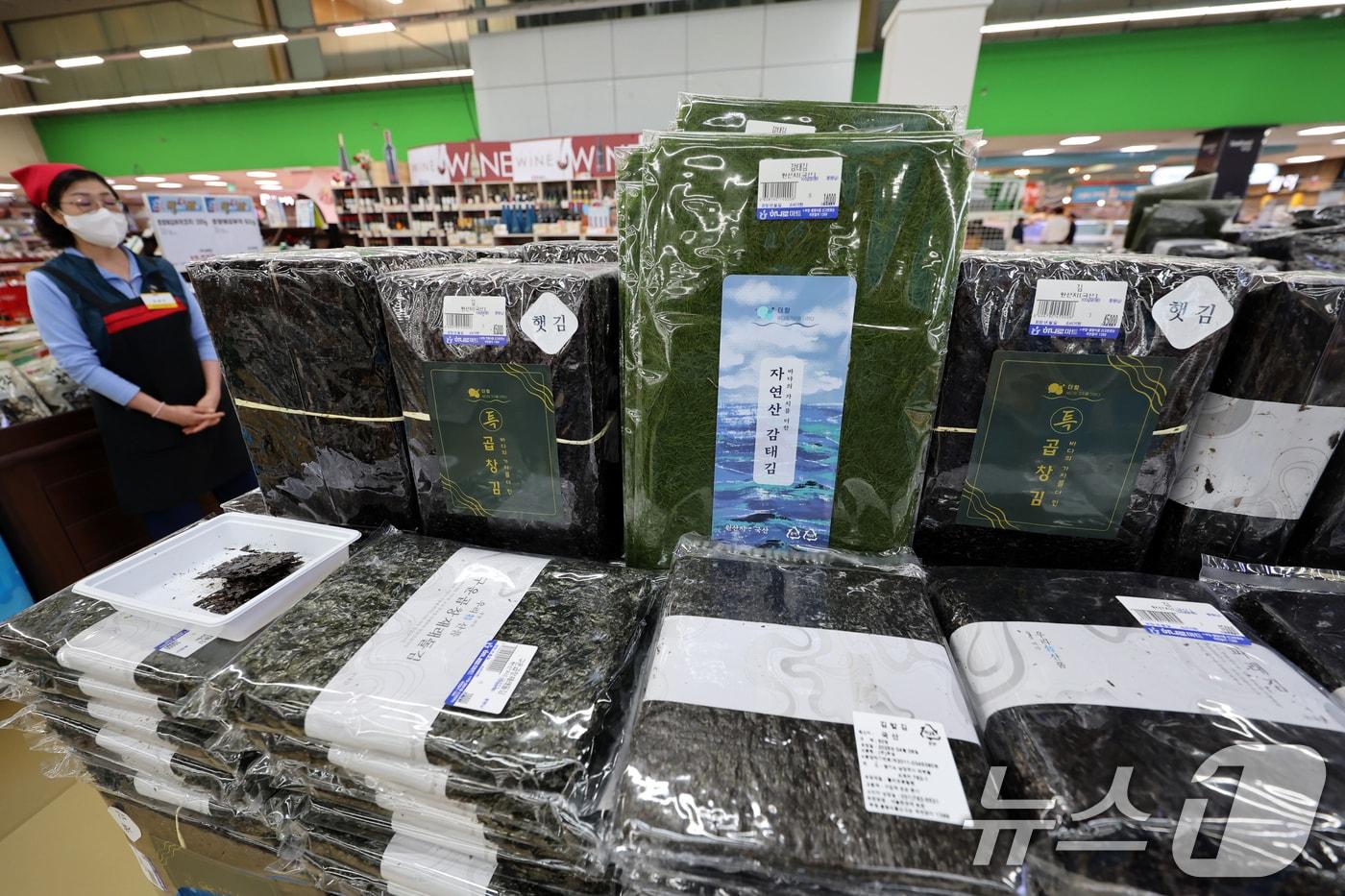 서울시내 한 대형마트에 김이 진열돼 있다.   ⓒ News1 황기선 기자