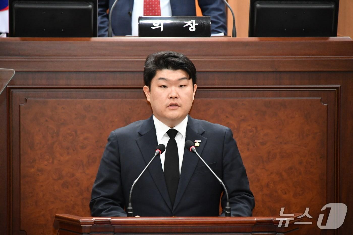 21일 열린 김해시의회 제270회 임시회 1차 본회의에서 김영서 의원이 5분 발언을 하고 있다.&#40;김해시의회 제공. 재판매 및 DB금지&#41;