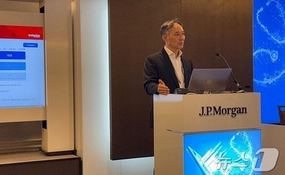 본문 이미지 - 이정규 브릿지바이오테라퓨틱스 대표가 올해 초 열린 JP모건 헬스케어 콘퍼런스에서 발표를 하고 있다.&#40;브릿지바이오테라퓨틱스 제공&#41;/뉴스1