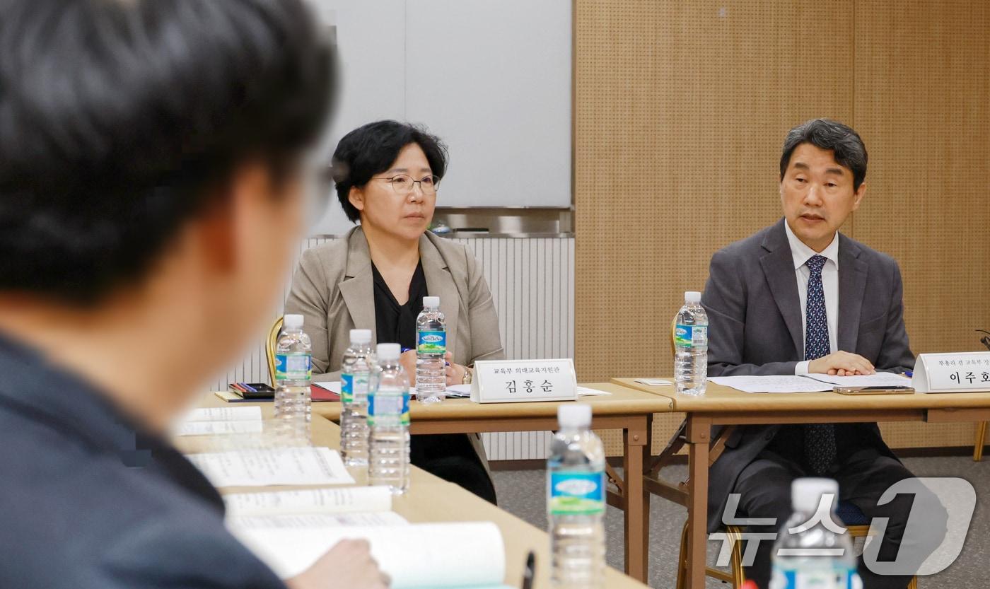 이주호 사회부총리 겸 교육부 장관이 22일 오후 서울 강남구 한국과학기술회관에서 열린 &#39;의대교육 정상화를 위한 의과대학 학생 간담회&#39;에서 인사말을 하고 있다. &#40;교육부 제공. 재판매 및 DB 금지&#41; 2025.4.22/뉴스1 ⓒ News1 민경석 기자