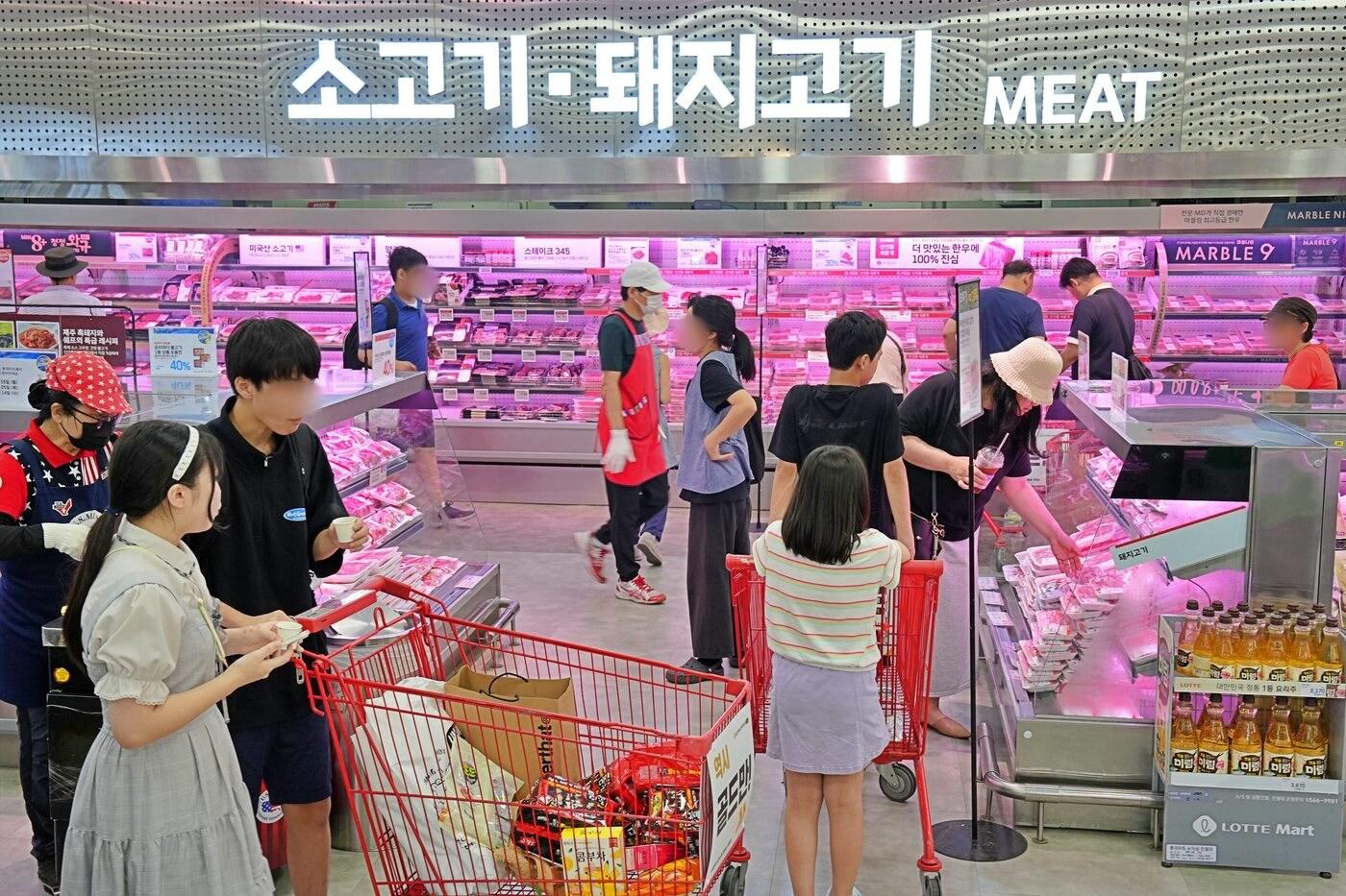 롯데마트 제타플렉스 서울역점 축산 매장 전경(롯데마트 제공)