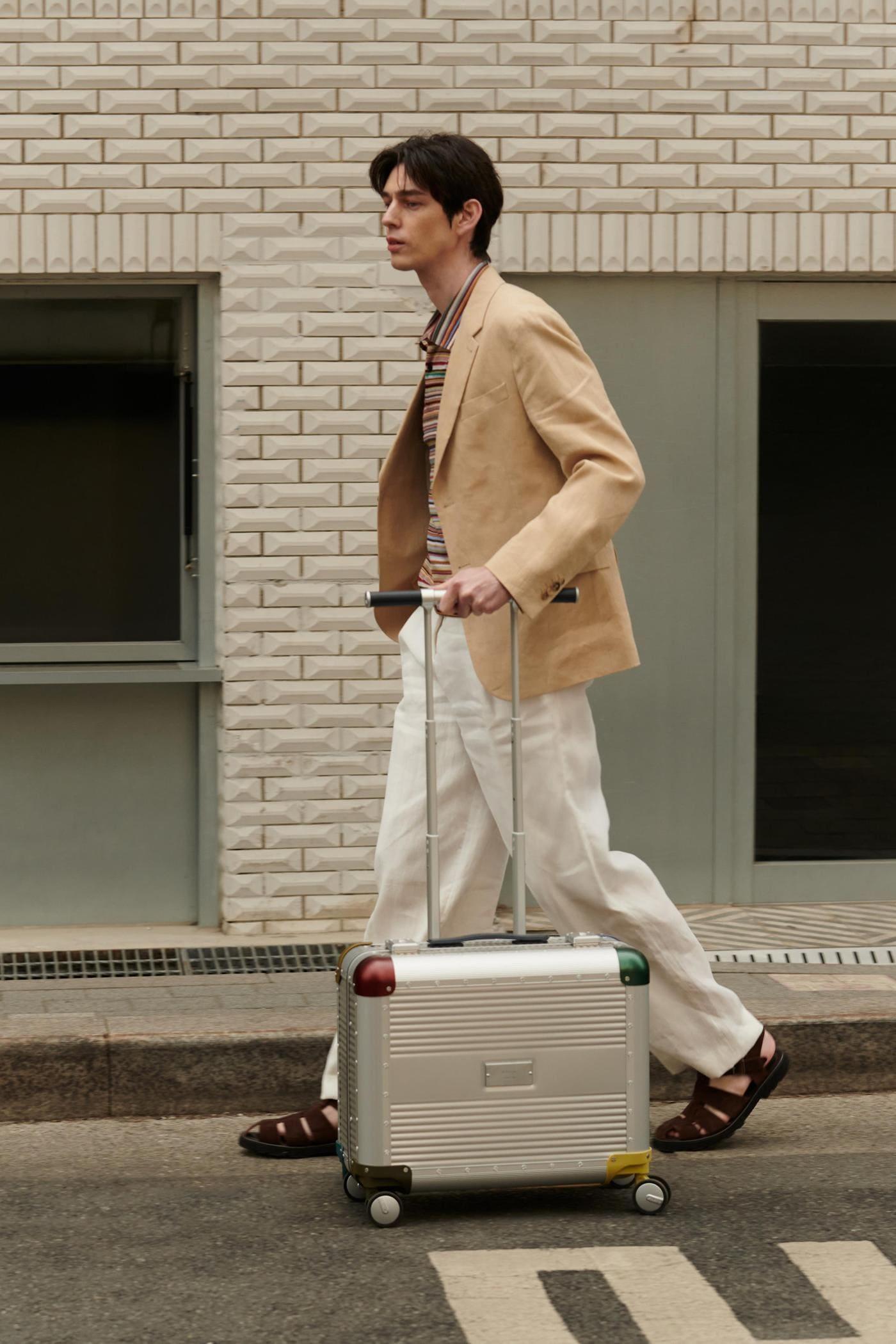 본문 이미지 - 폴 스미스(Paul Smith)는 25일 MZ세대 인기 여행용품 브랜드 로우로우(RAWROW)와 협업한 한정판 캐리어를 출시했다.(폴스미스제공)