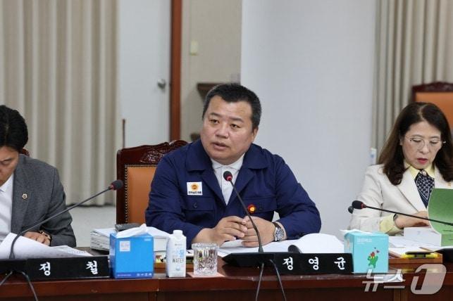 본문 이미지 - 정영균 전남도의원이 전남도 2025년도 제1회 추가경정예산안 심사에서 질의하고 있다.&#40;전남도의회 제공, 재판매 및 DB 금지&#41;