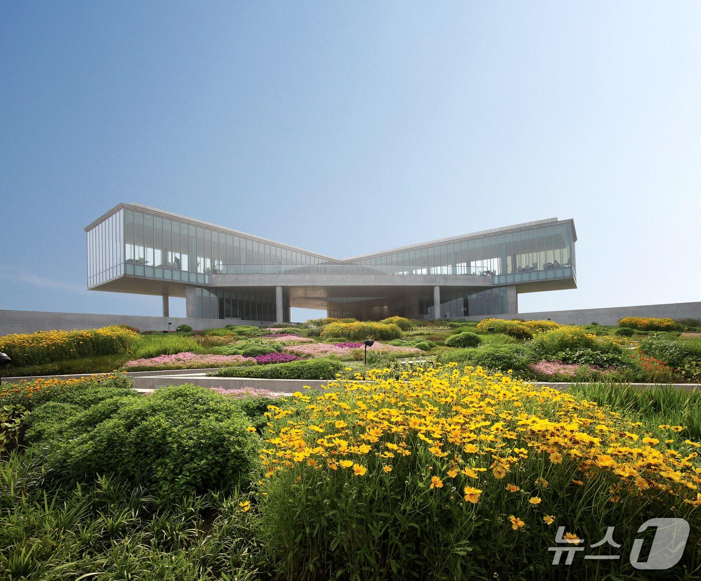 본문 이미지 - 글라스 하우스 전경.&#40;휘닉스 아일랜드 제공, 재판매 및 DB 금지&#41;