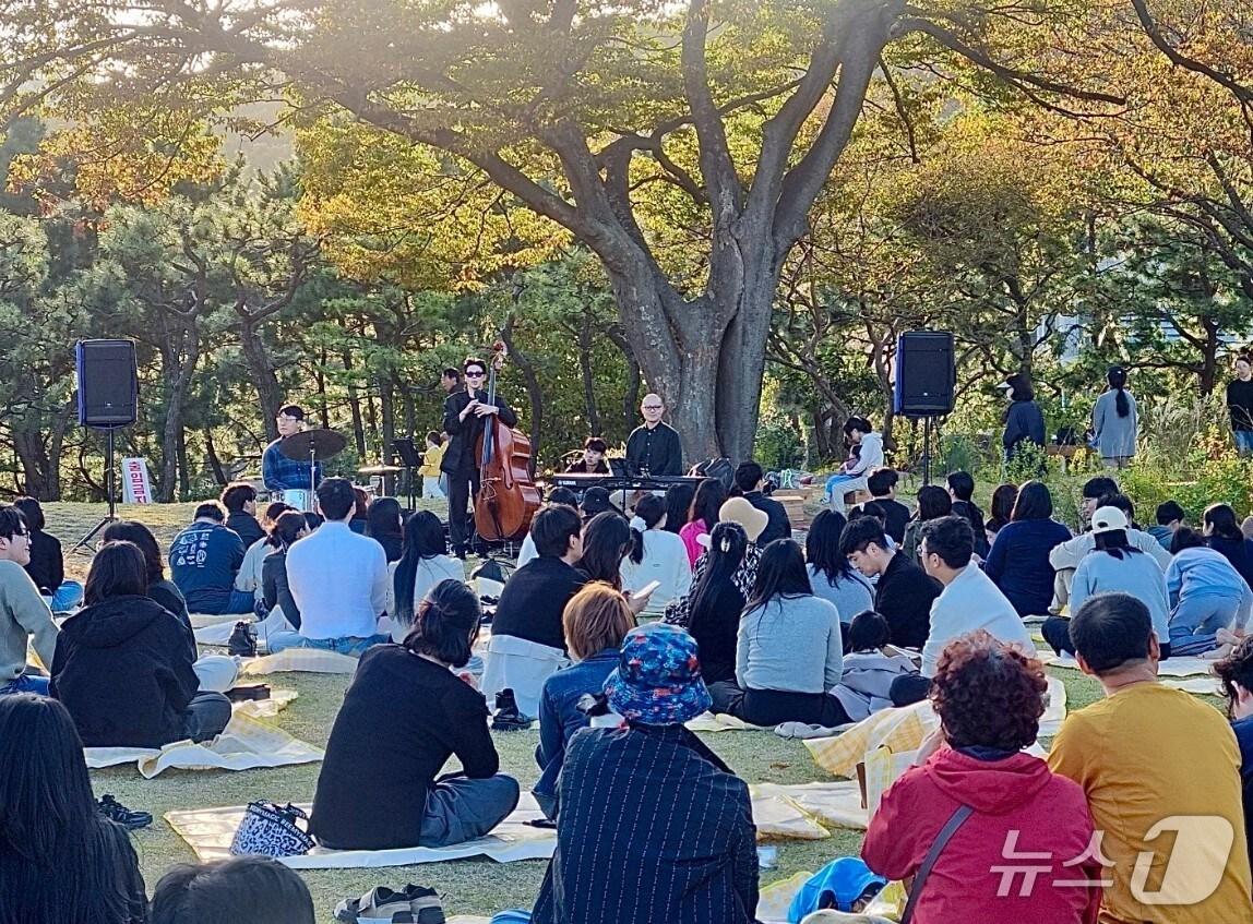 본문 이미지 - 2024 '토요재즈클럽' 공연 현장.(부산시청 제공. 재판매 및 DB 금지)