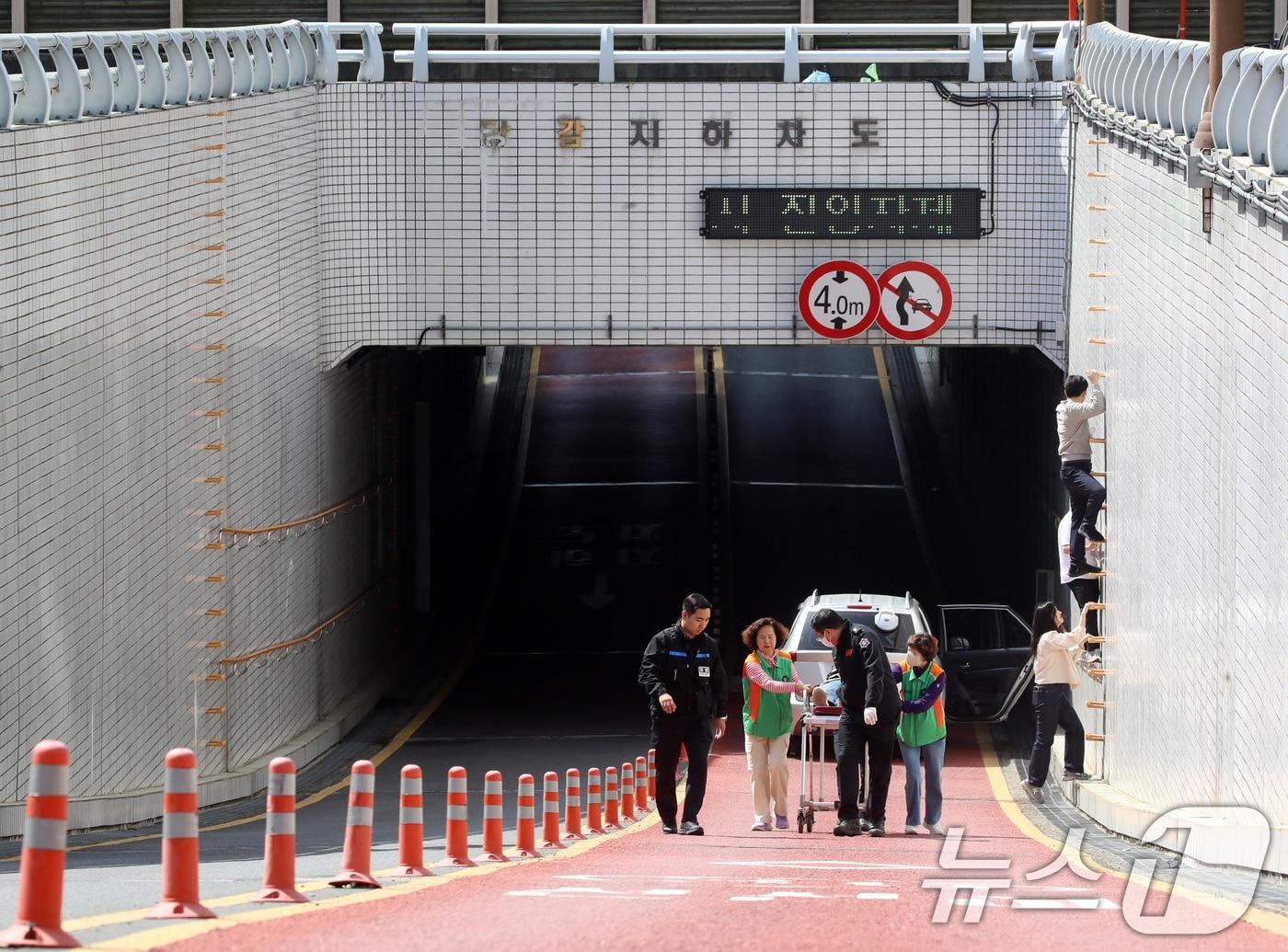 본문 이미지 - 4월24일 오전 부산 부산진구 당감지하차도에서 풍수해 대비 지하차도 유관기관 합동 훈련이 진행되고 있다.&#40;사진은 기사 내용과 무관함&#41;  2025.4.24/뉴스1 ⓒ News1 윤일지 기자