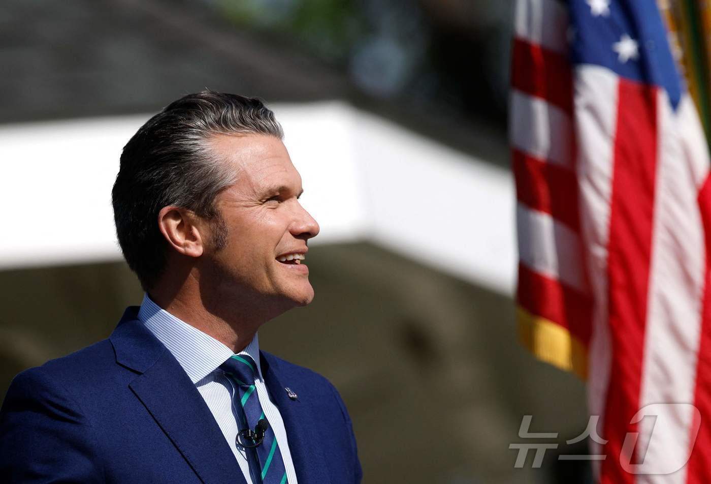 피트 헤그세스 미국 국방장관이 23일(현지시간) 펜실베이니아주 칼라일에 있는 육군 전쟁 대학에서 가진 연설서 “미국이 유럽의 안보를 보장하는 유일한 국가인 시대는 끝났다”고 밝히고 있다. 2025.04.24 ⓒ AFP=뉴스1 ⓒ News1 우동명 기자