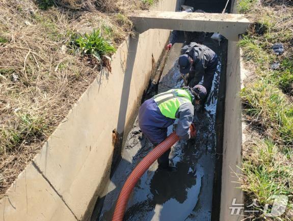 본문 이미지 - 배수시설 점검.(시흥시 제공)