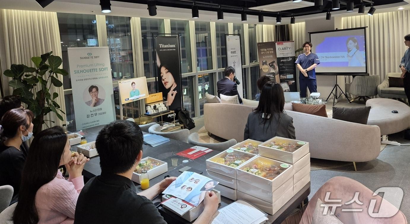본문 이미지 - 휴젤이 '바이리즌 스킨부스터 HA' 트레이닝 세미나를 개최했다.(휴젤 제공)/뉴스1