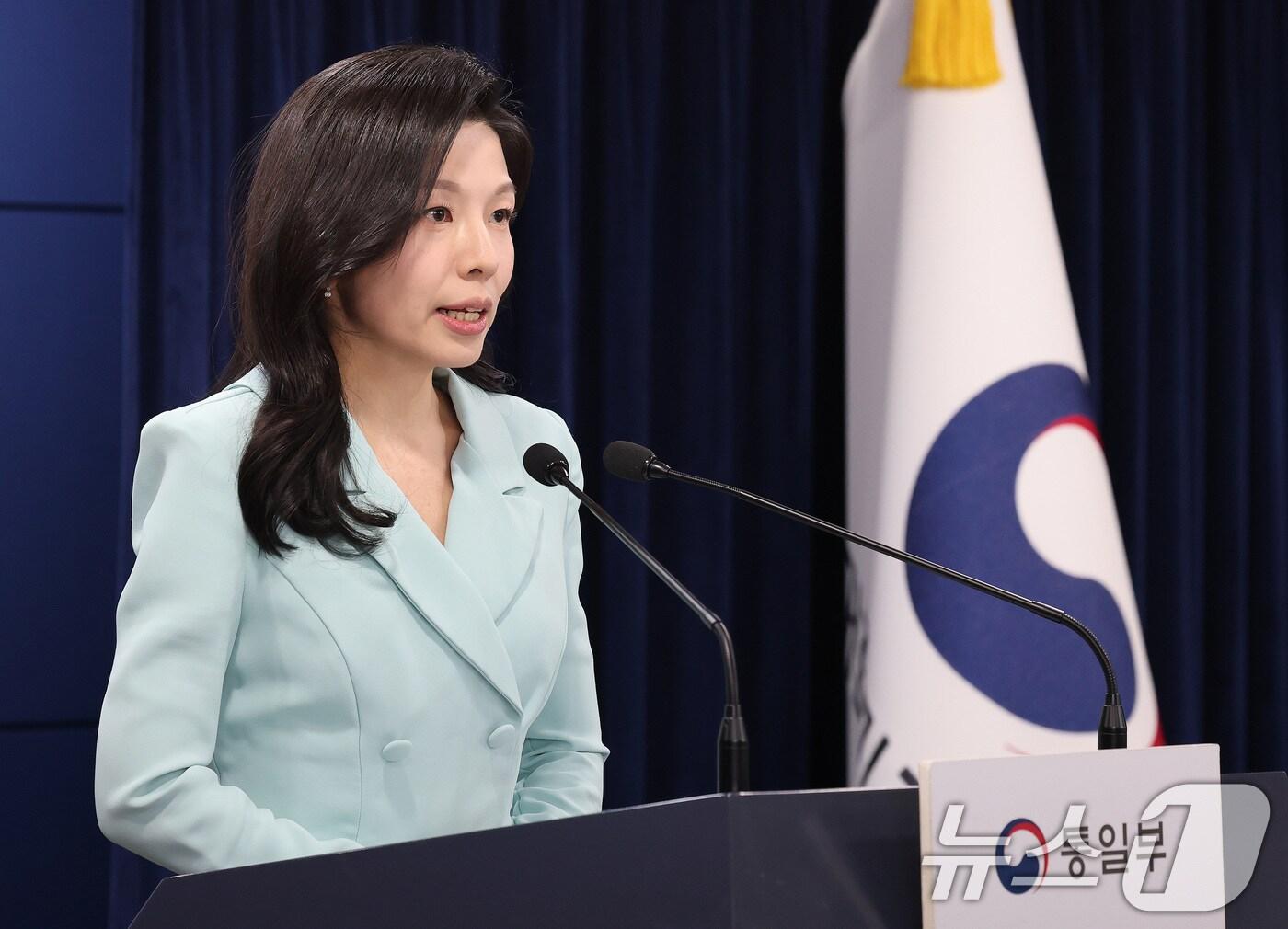본문 이미지 - 김인애 통일부 부대변인이 25일 서울 종로구 정부서울청사에서 정례브리핑을 하고 있다. 2025.4.25/뉴스1 ⓒ News1 임세영 기자