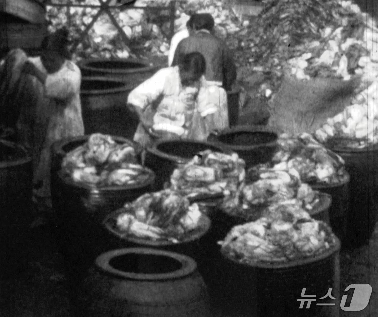 본문 이미지 - 연세대학교 의과대학 동은의학박물관이 세브란스병원의 전신인 제중원 창립 140주년을 맞아 1930년 전후 세브란스병원에서 활동한 의료선교사 노먼 파운드(Norman Found)가 직접 촬영한 희귀 필름 영상을 25일 공개했다.(연세대학교 의과대학 동은의학박물관 제공)