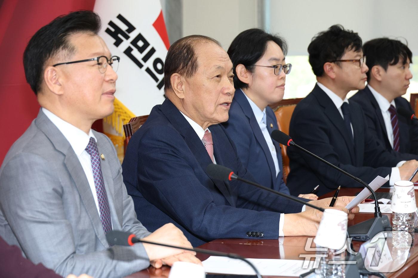 황우여 국민의힘 선거관리위원장이 25일 오전 서울 여의도 국회에서 열린 대통령후보자 선거관리위원회 6차 회의에서 발언하고 있다. 2025.4.25/뉴스1 ⓒ News1 이광호 기자