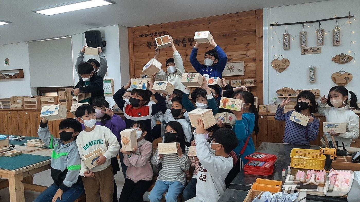 경기 의왕시  바라산자연휴양림 목공예체험 프로그램. (의왕시 제공. 재판매 및 DB 금지) 2025.4.25/뉴스1