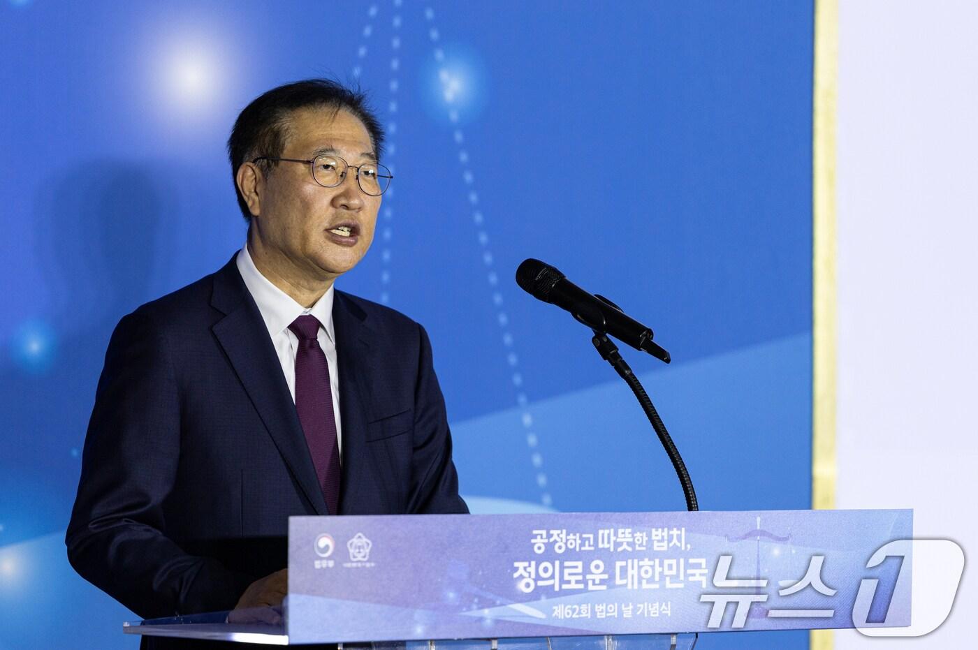 박성재 법무부 장관이 25일 경기 과천정부청사에서 열린 법의 날 기념식에서 기념사하고 있다. 2025.4.25/뉴스1 ⓒ News1 이승배 기자