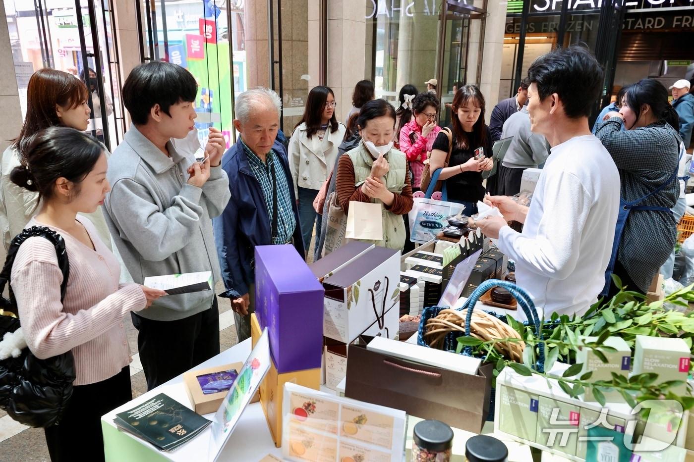 강원특별자치도농업기술원,  AK플라자 분당점 광장(1층)서  ‘청정 강원 우수농가공품 기획전’(도농업기술원 제공, 재판매 및 DB금지)