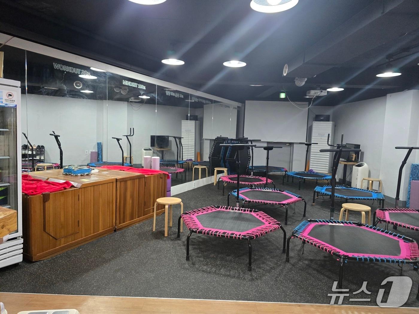 본문 이미지 - 점핑운동 시설 내 반신욕기 설치 사진 (서울시 제공)