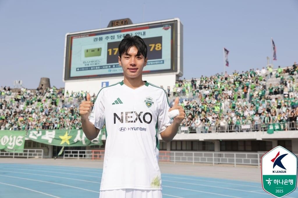 본문 이미지 - 전진우의 골을 앞세운 전북이 수원FC를 2-1로 꺾었다.&#40;한국프로축구연맹 제공&#41; 