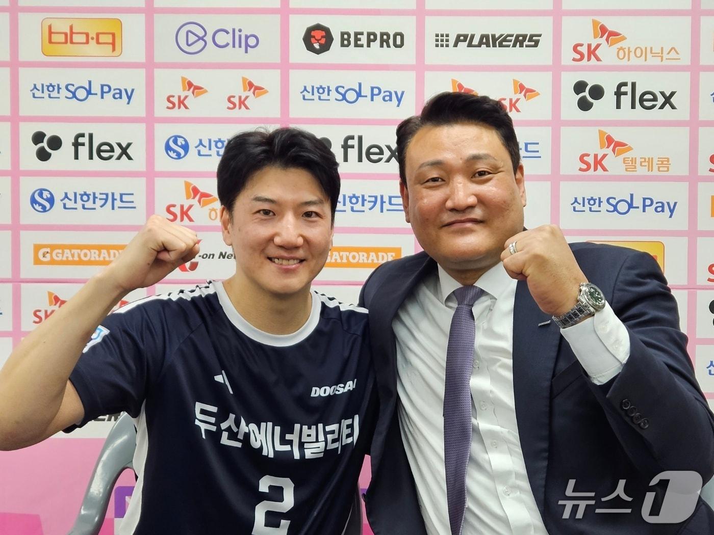 본문 이미지 -  핸드볼 두산의 정의경(왼쪽)ⓒ News1 안영준 기자