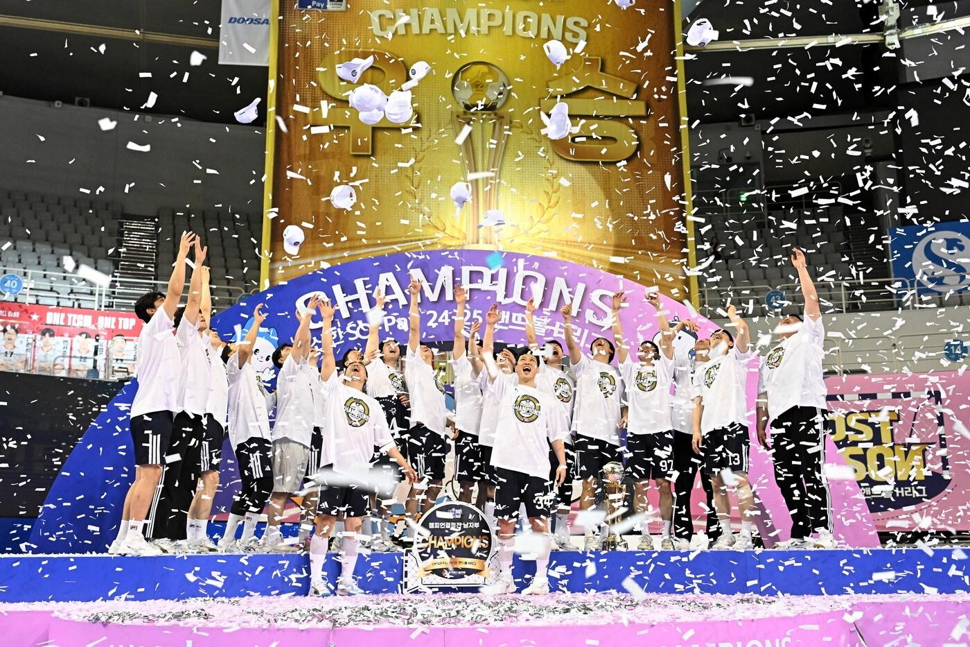 핸드볼 H리그 남자부 우승을 차지한 두산(H리그 제공) 