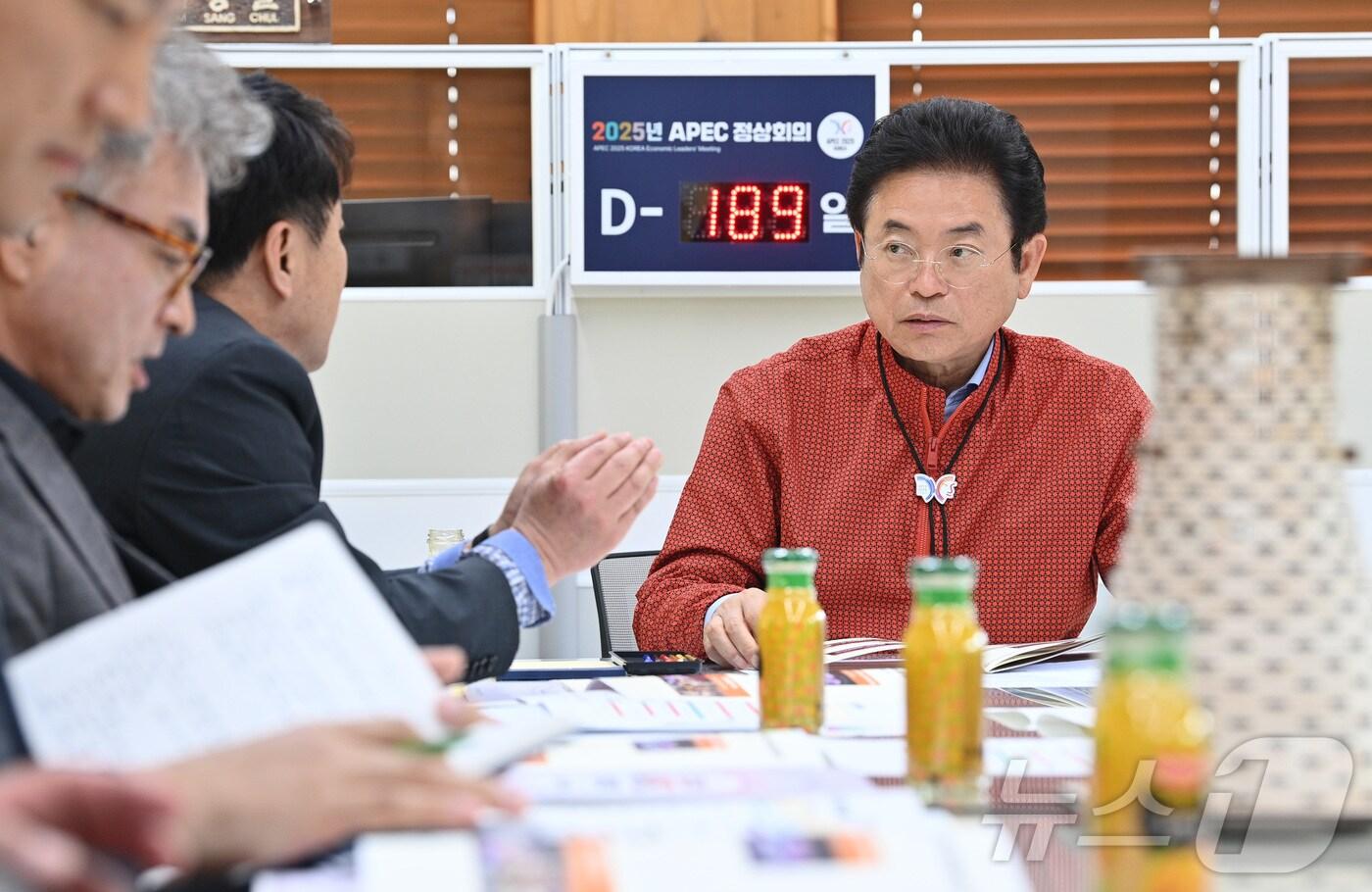 이철우 경북지사가 27일 APEC 정상회의 경주 준비 현장을 찾아 분야별 준비 상황을 꼼꼼히 점검하고 지방 차원의 완벽한 준비를 강조했다. ⓒ News1 김대벽기자