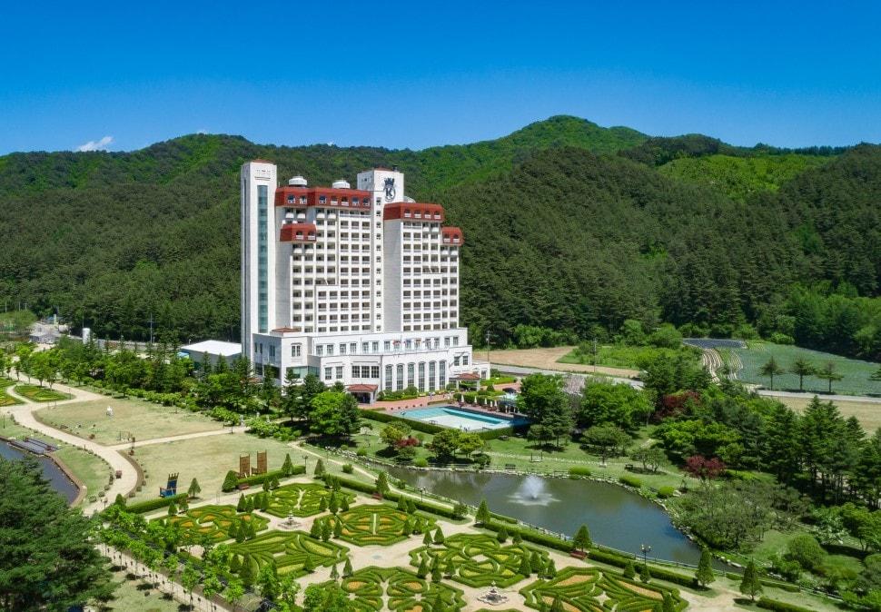 본문 이미지 -  이랜드파크 켄싱턴호텔 평창 전경.(켄싱턴호텔앤리조트제공)