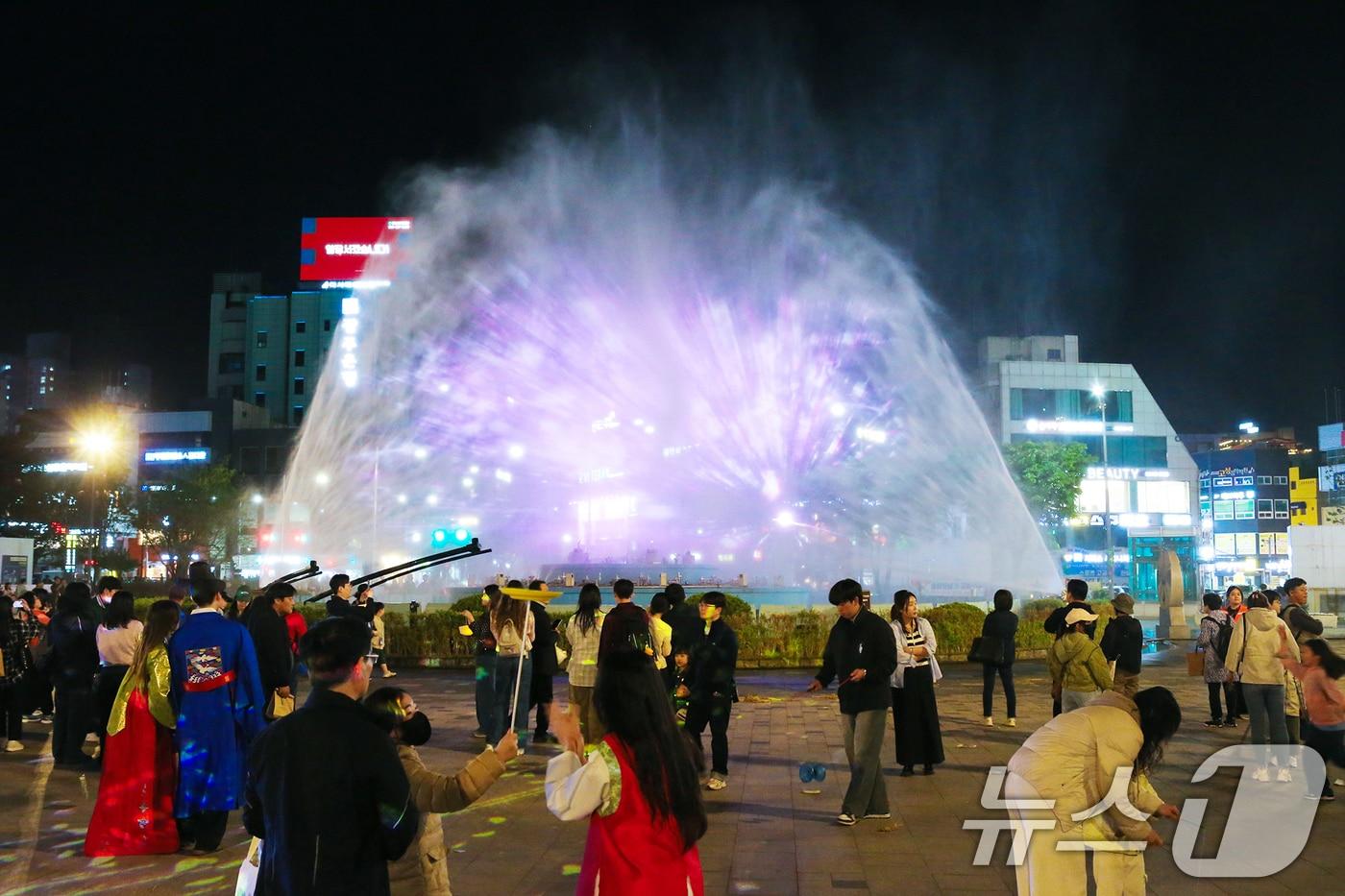 본문 이미지 - 5·18민주광장 빛의 음악분수. (광주 동구 제공. 재판매 및 DB 금지) 