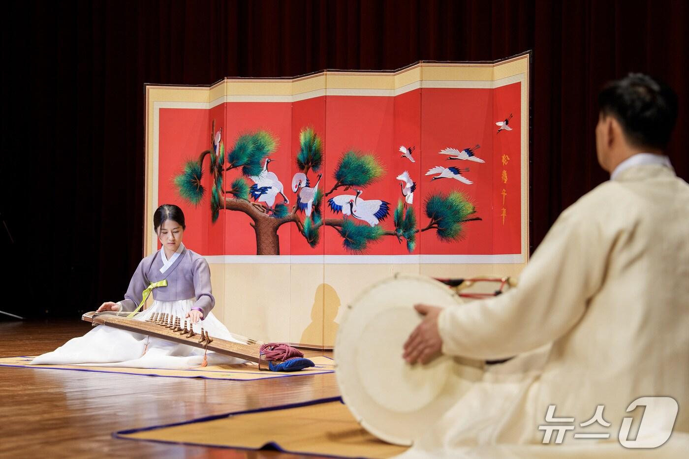 따스한 봄바람과 함께 예술의 향기가 가득했던 '2025 증평예술제'가 27일 성황리에 막을 내렸다. 사진은 국악경연대회 모습.(증평군 제공)/뉴스1