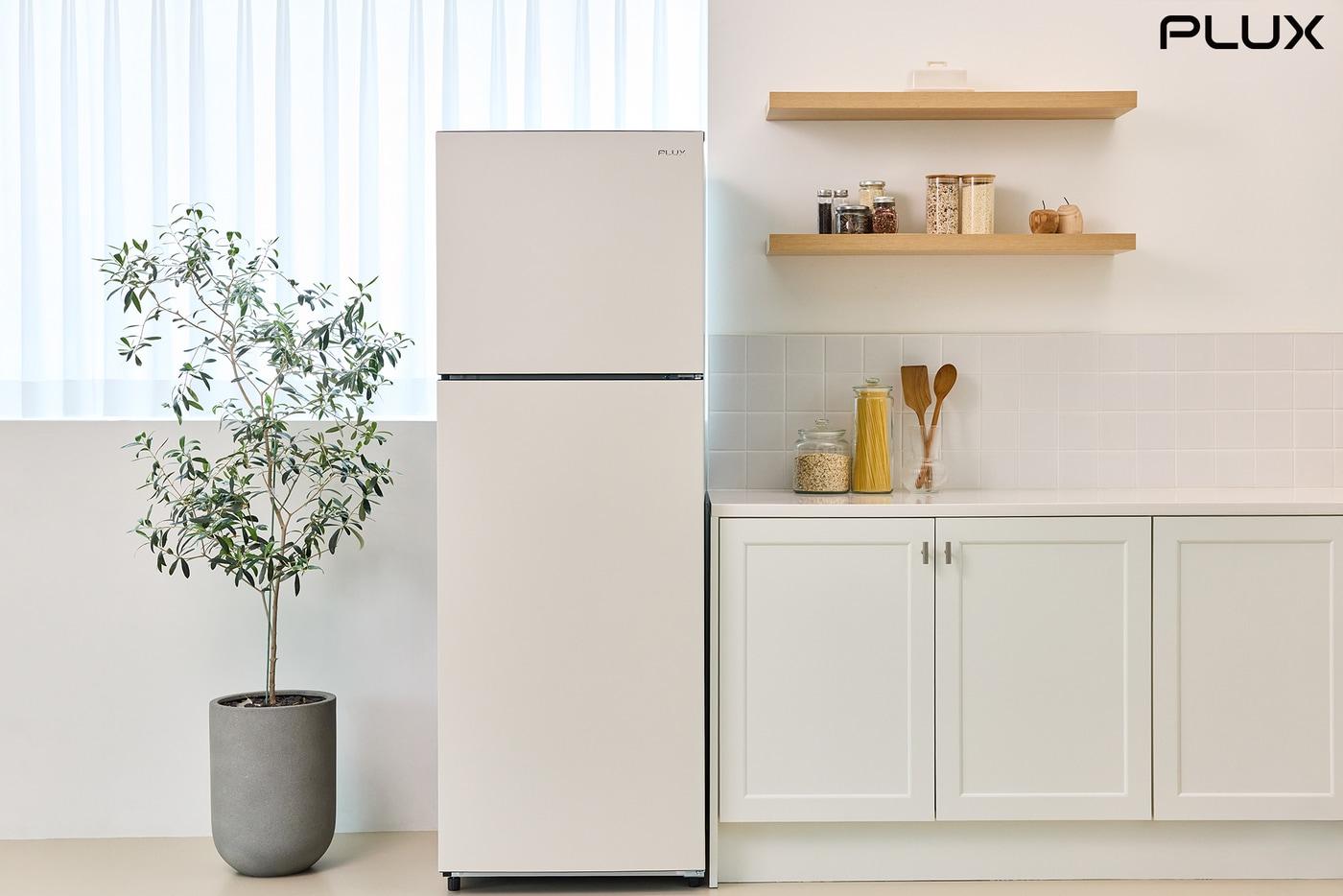 PLUX 330L 냉장고.(롯데하이마트제공)