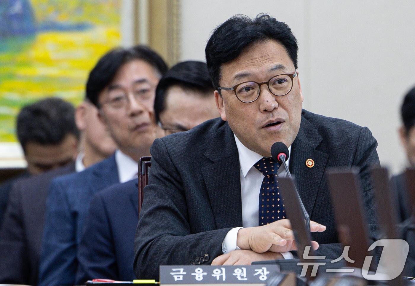김병환 금융위원회 위원장이 28일 오전 서울 여의도 국회에서 열린 제424회 국회(임시회) 정무위원회 제1차 전체회의에서 의원 질의에 답변하고 있다. 2025.4.28/뉴스1 ⓒ News1 이재명 기자