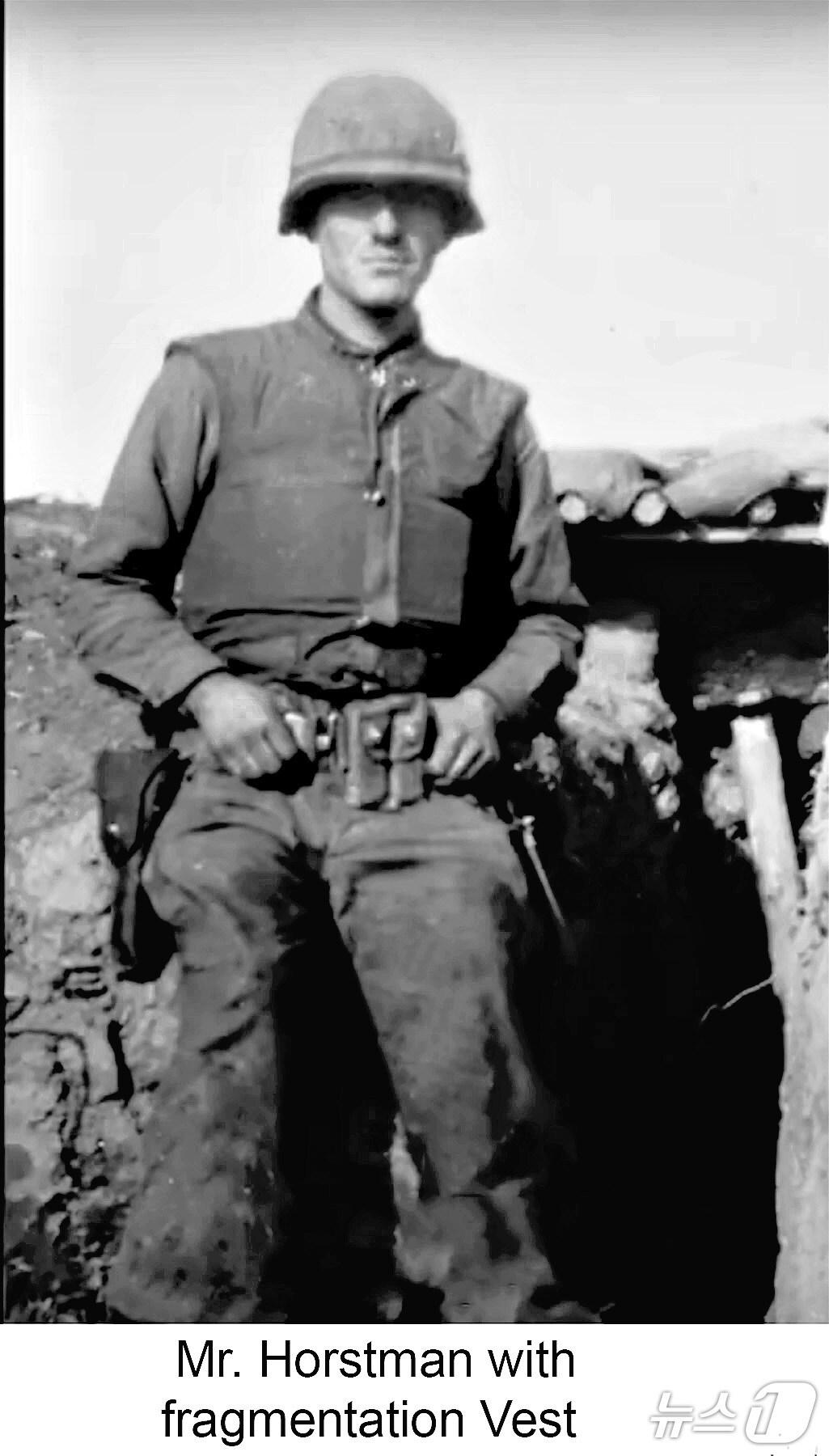본문 이미지 - 한국전쟁 당시 요하네스 호르스트만 씨의 모습.(유엔기념공원 관리처 제공. 재판매 및 DB 금지)